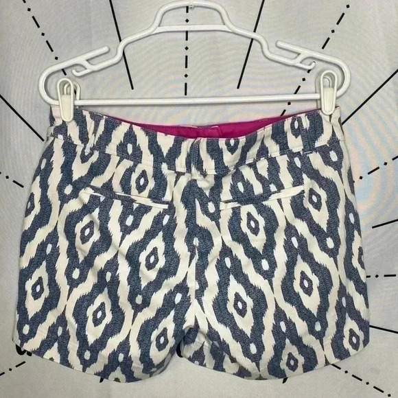 Isaac Mizrahi New York Tailored Short Dotty Print - Picture 3 of 5